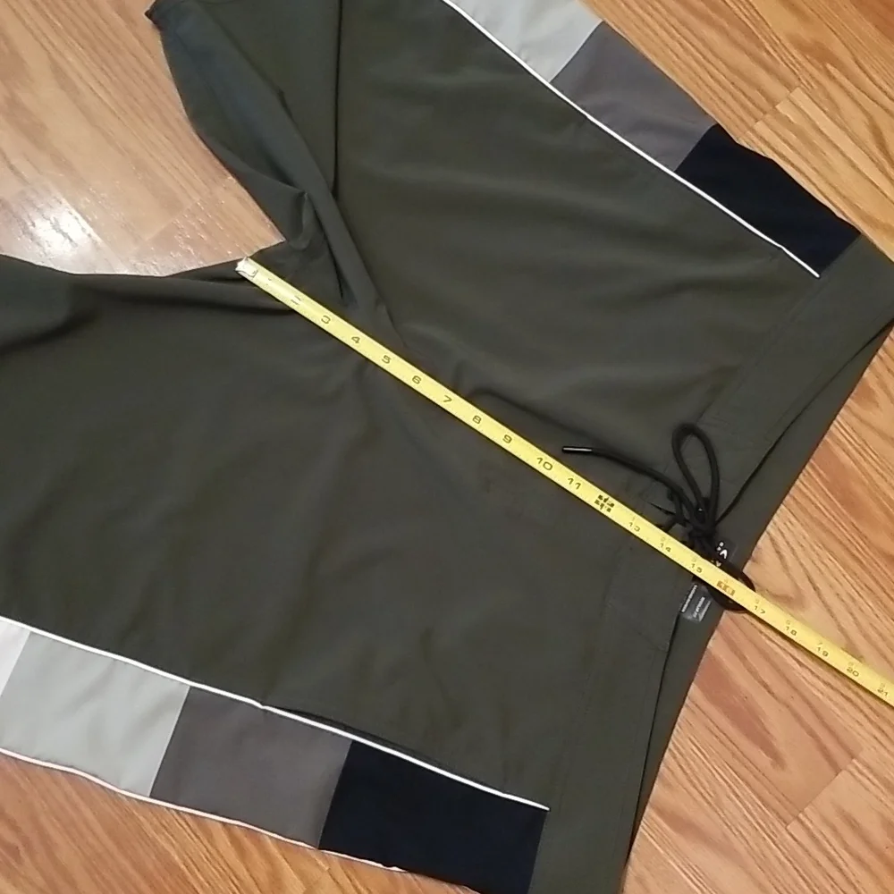 Oakley‎ broadshorts size 40